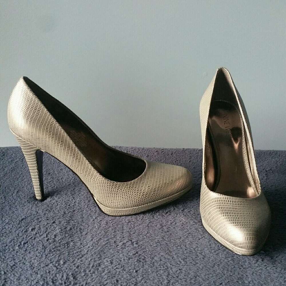 NIB Nine West Size 7.5 Gray color textured heels